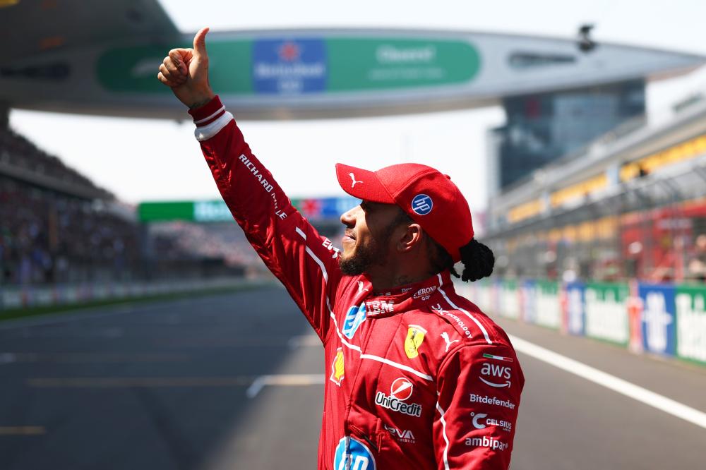 麦凯恩位居 麦凯恩位居